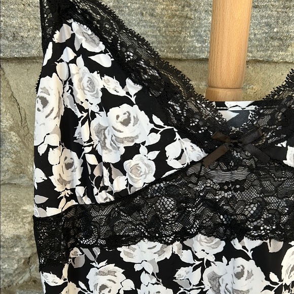 Floral Lace Trim Nightie - Picture 4 of 7